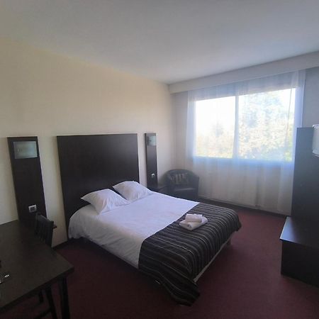 Adonis Lyon Est Hotel Artys Saint-Priest-en-Jarez エクステリア 写真