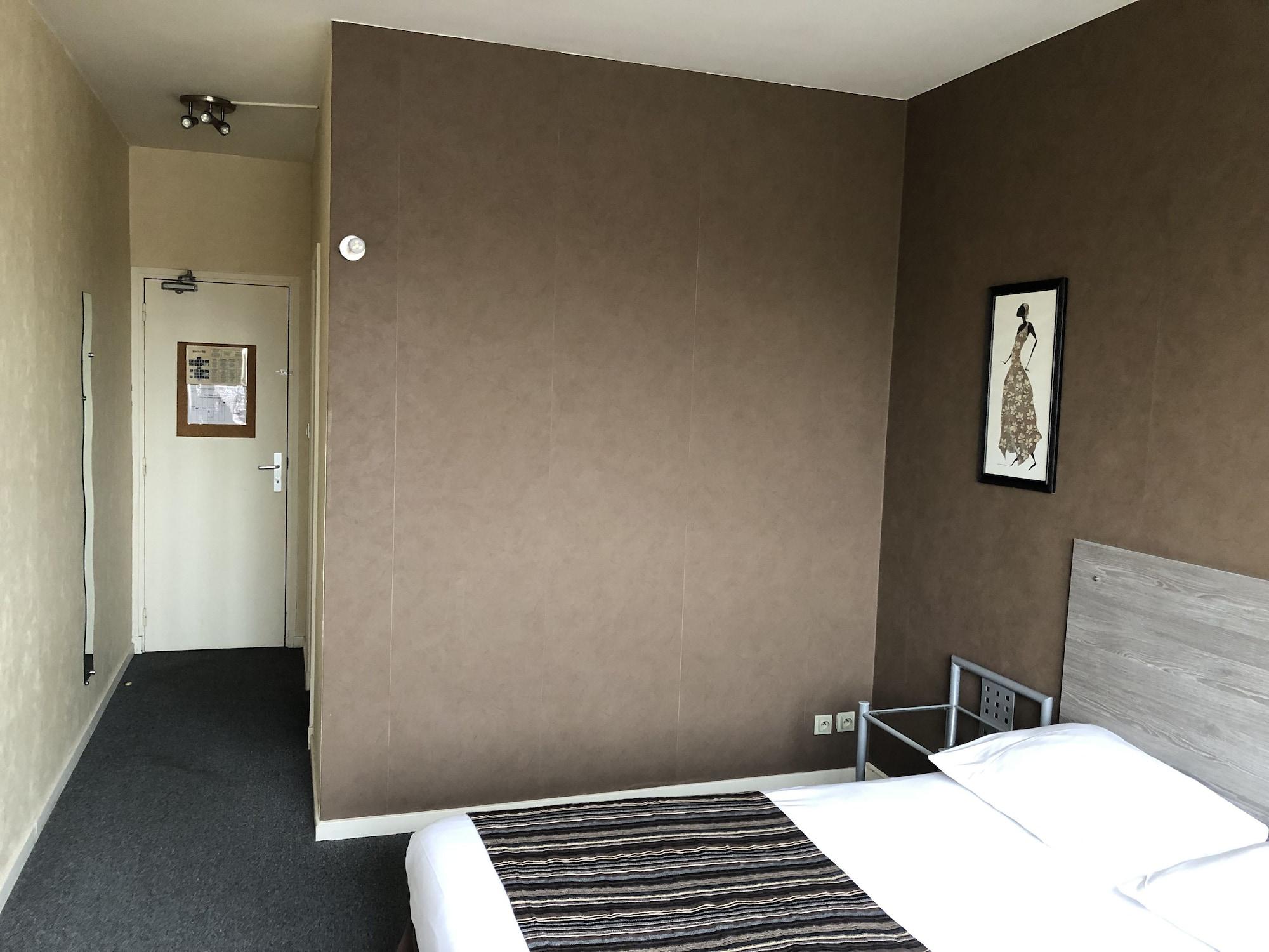 Adonis Lyon Est Hotel Artys Saint-Priest-en-Jarez エクステリア 写真