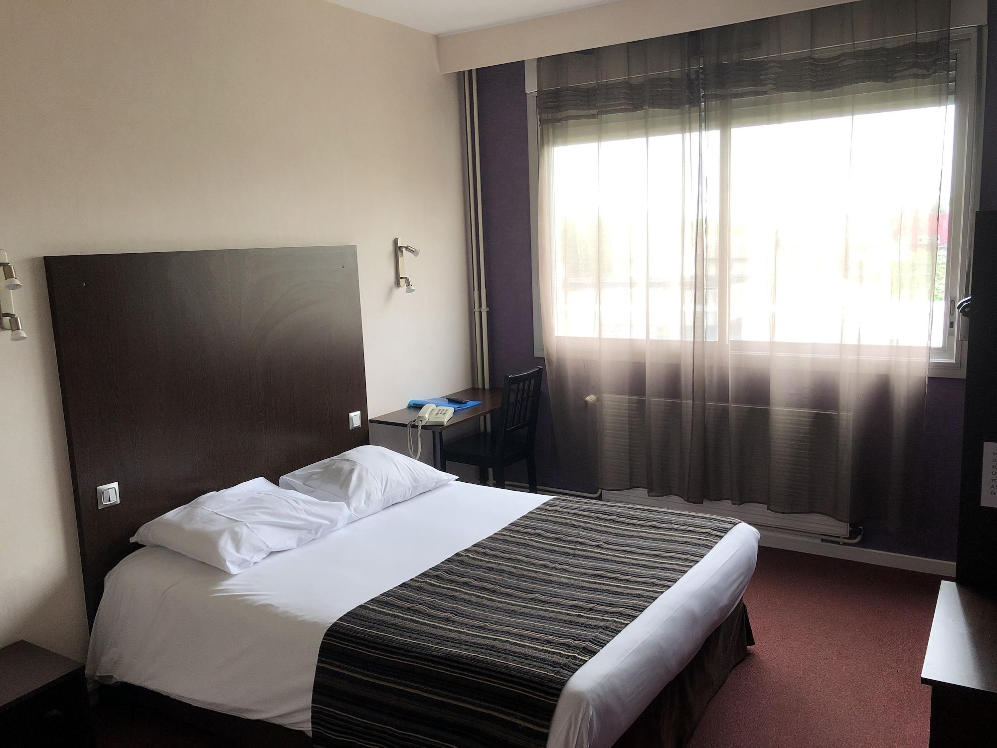 Adonis Lyon Est Hotel Artys Saint-Priest-en-Jarez エクステリア 写真