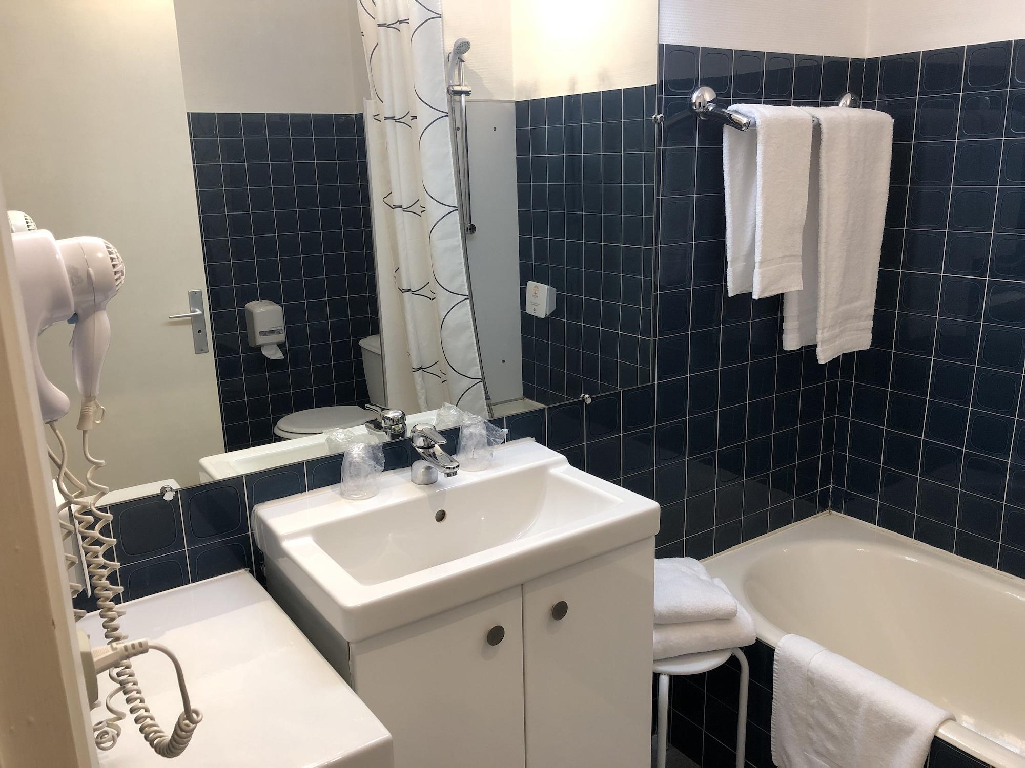 Adonis Lyon Est Hotel Artys Saint-Priest-en-Jarez エクステリア 写真