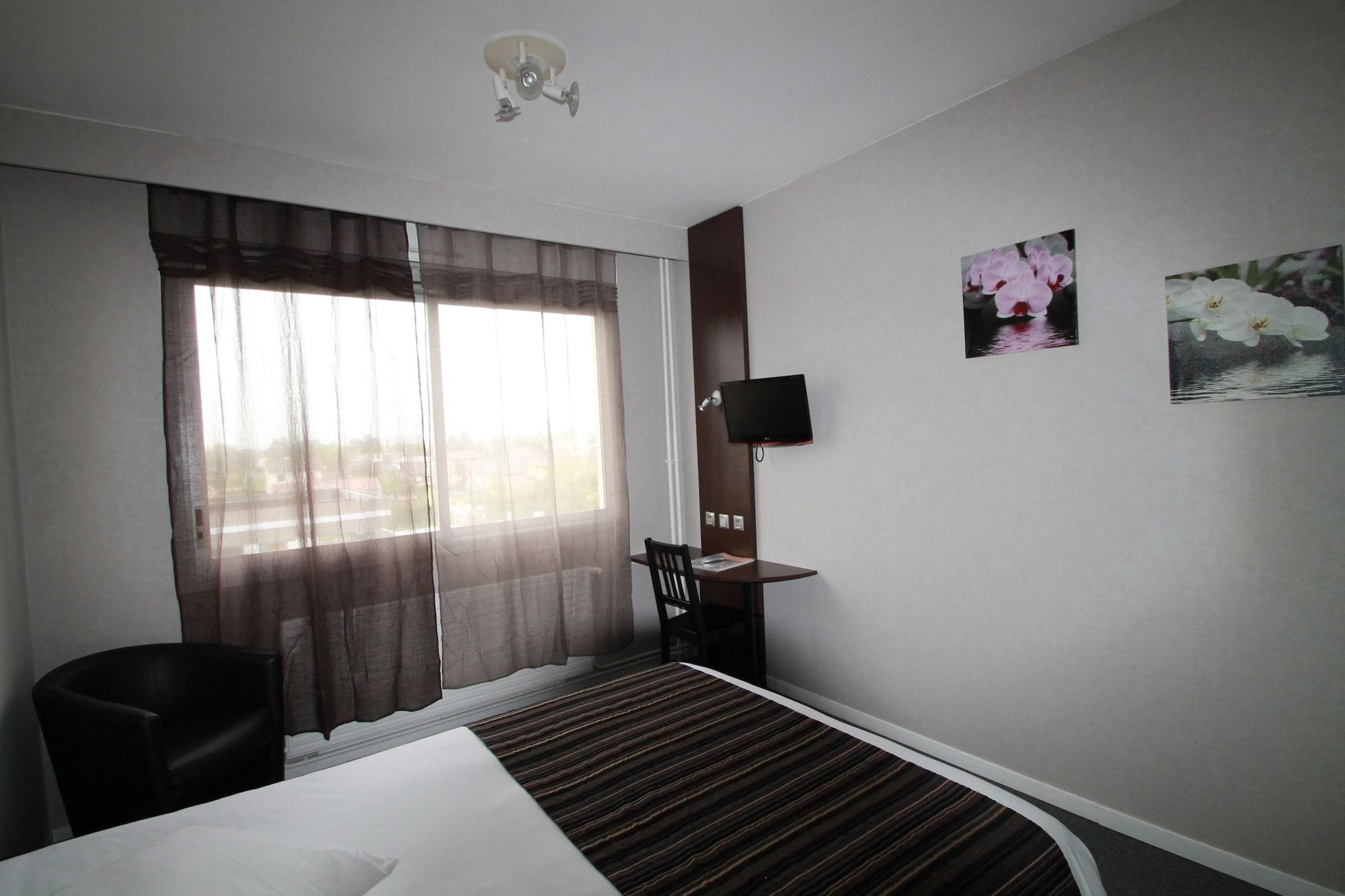 Adonis Lyon Est Hotel Artys Saint-Priest-en-Jarez エクステリア 写真