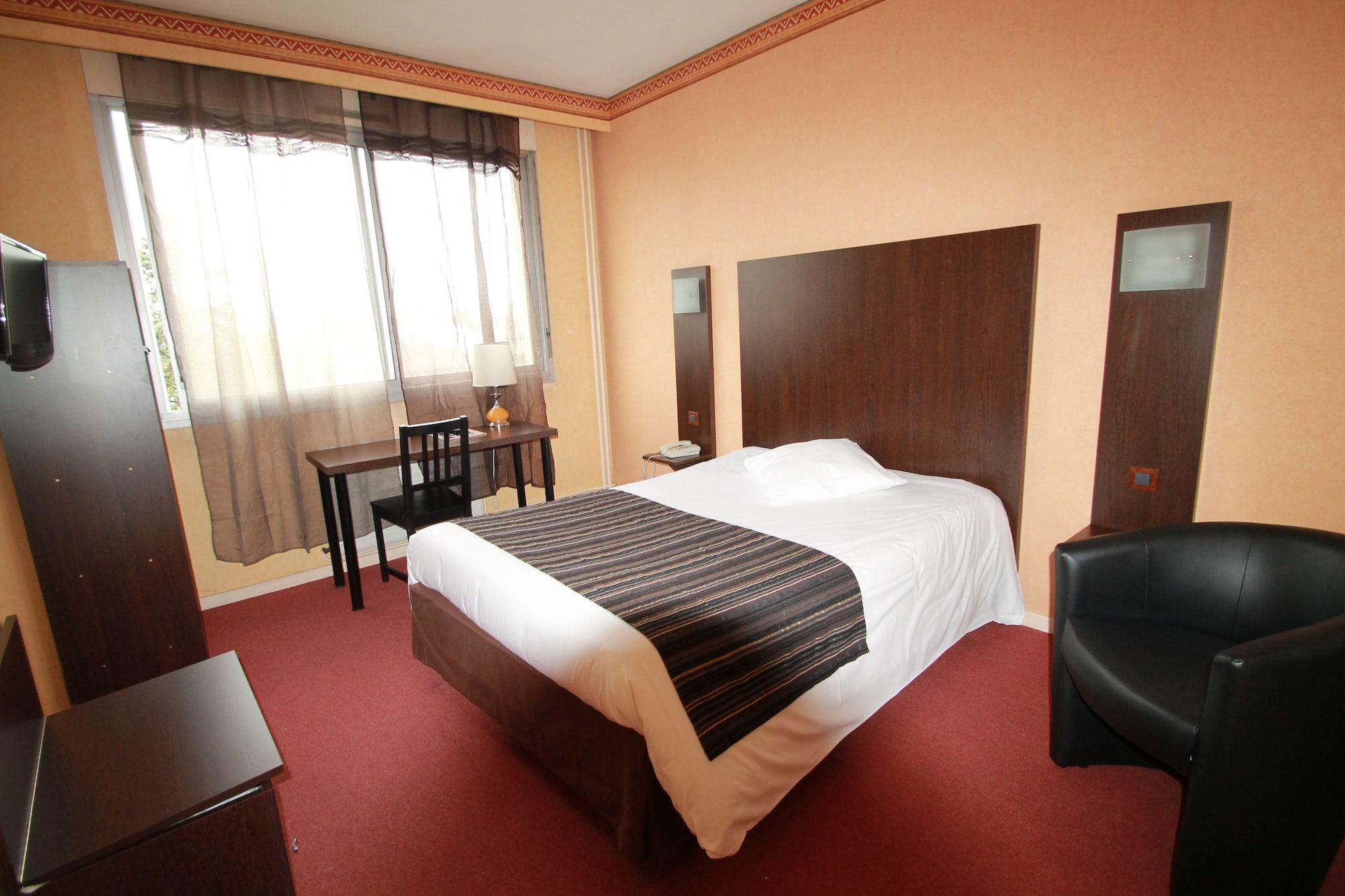 Adonis Lyon Est Hotel Artys Saint-Priest-en-Jarez エクステリア 写真