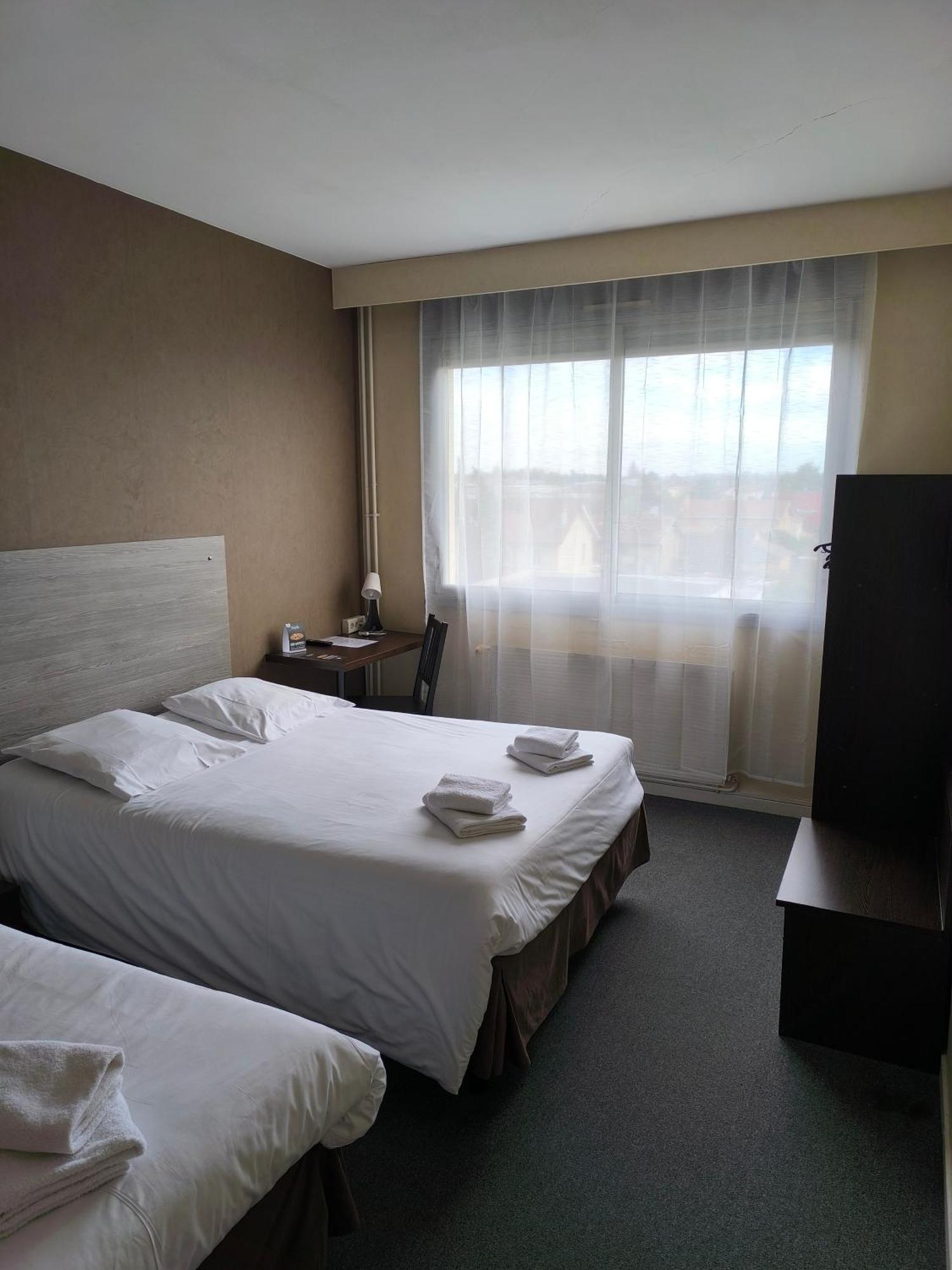 Adonis Lyon Est Hotel Artys Saint-Priest-en-Jarez エクステリア 写真
