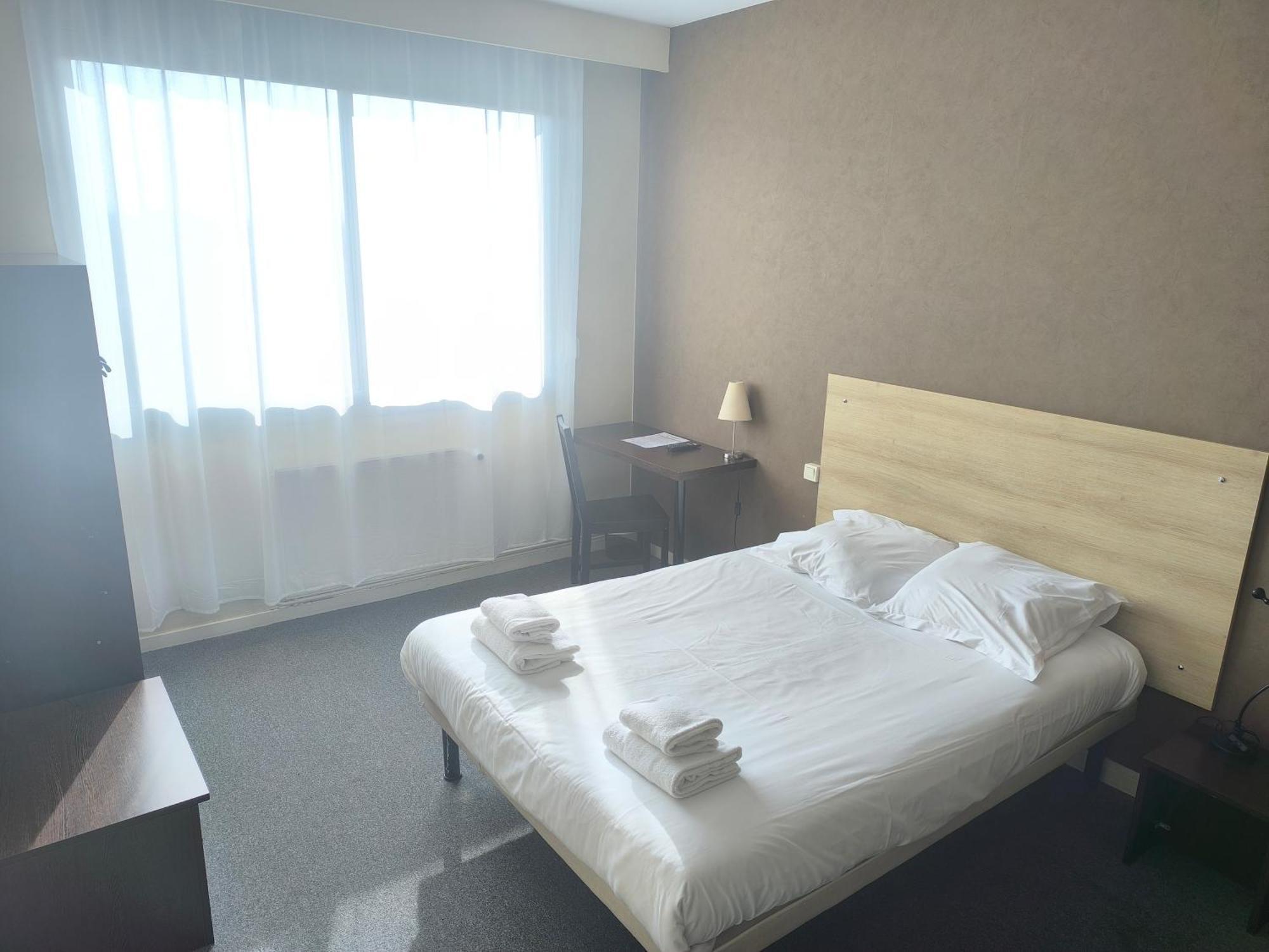 Adonis Lyon Est Hotel Artys Saint-Priest-en-Jarez エクステリア 写真