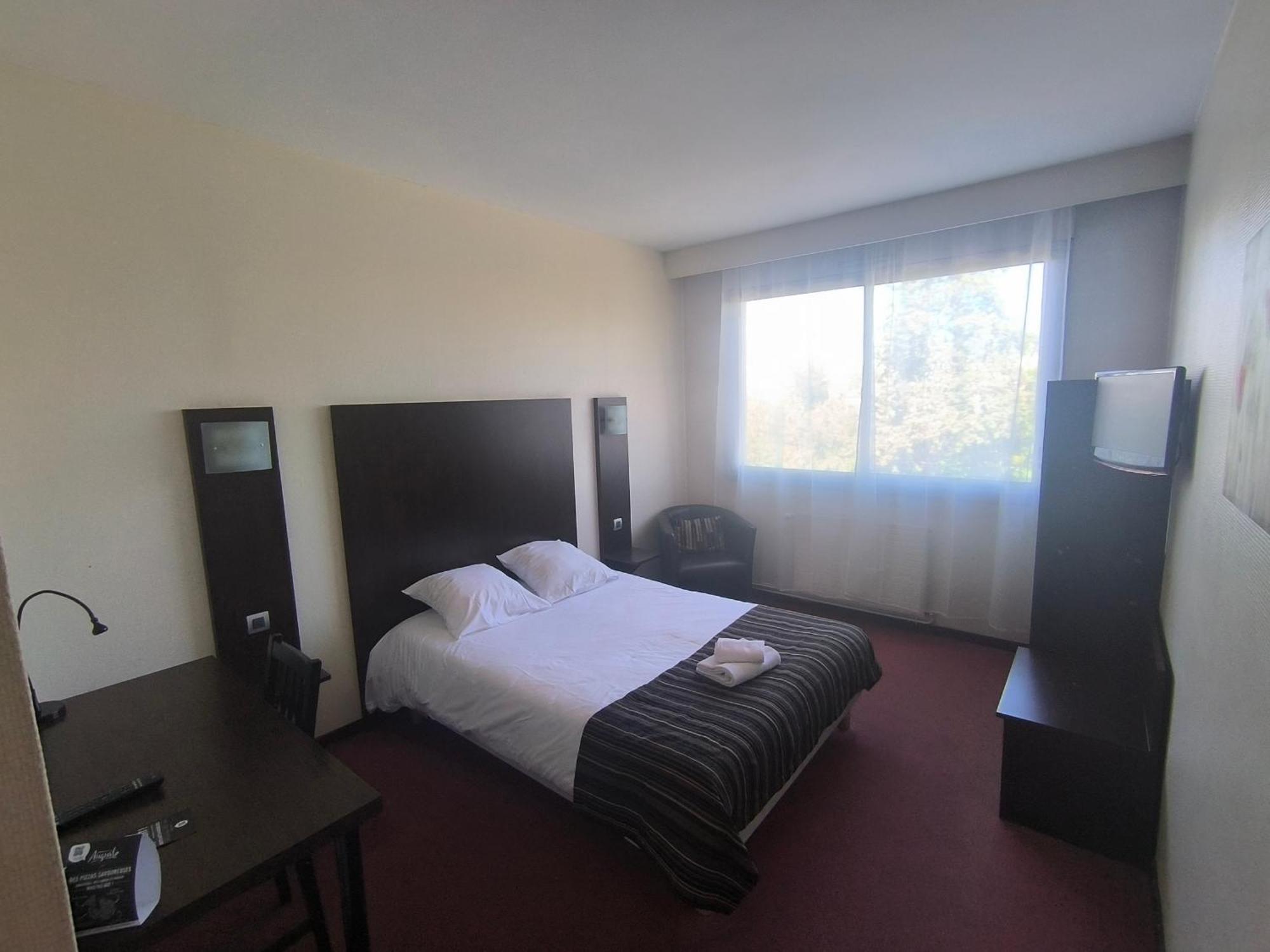 Adonis Lyon Est Hotel Artys Saint-Priest-en-Jarez エクステリア 写真